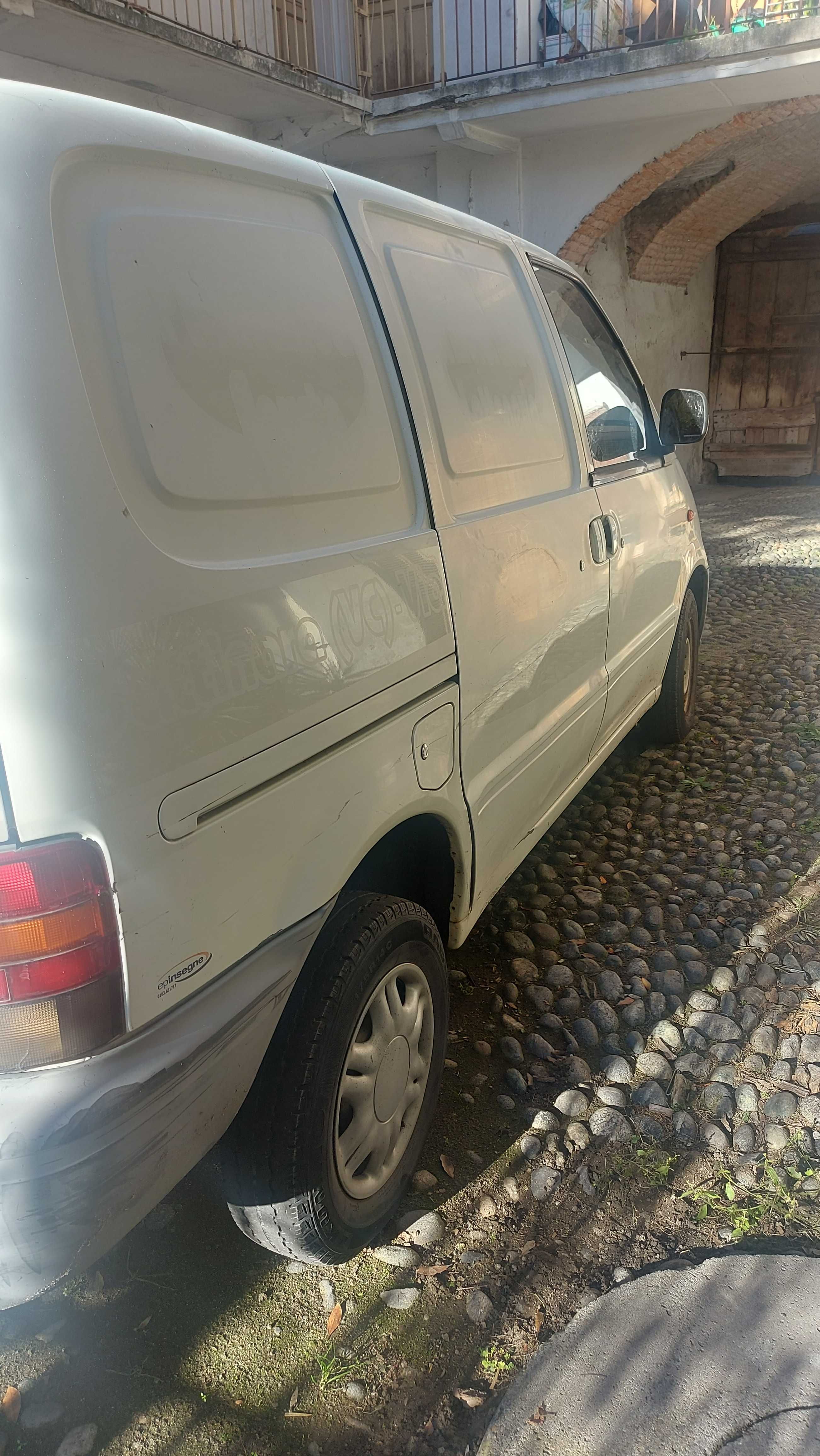 Autoutilitară Nissan vanette