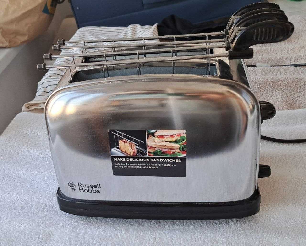 Prajitor de paine Russell Hobbs Victory model 23310-57