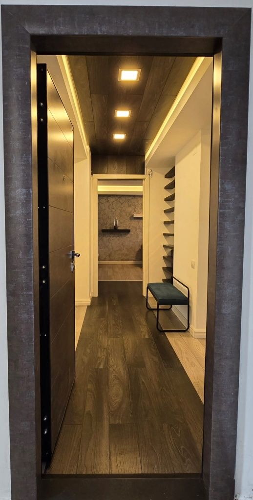 Apartament 3 camere mobilat si utilat de lux, et. 1 ,trilateral + boxa