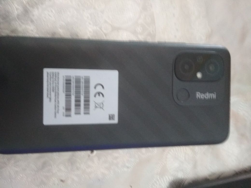 Продаю Redmi 12c оперативка 4Гб.  Память 64Гб коробка, документы есть