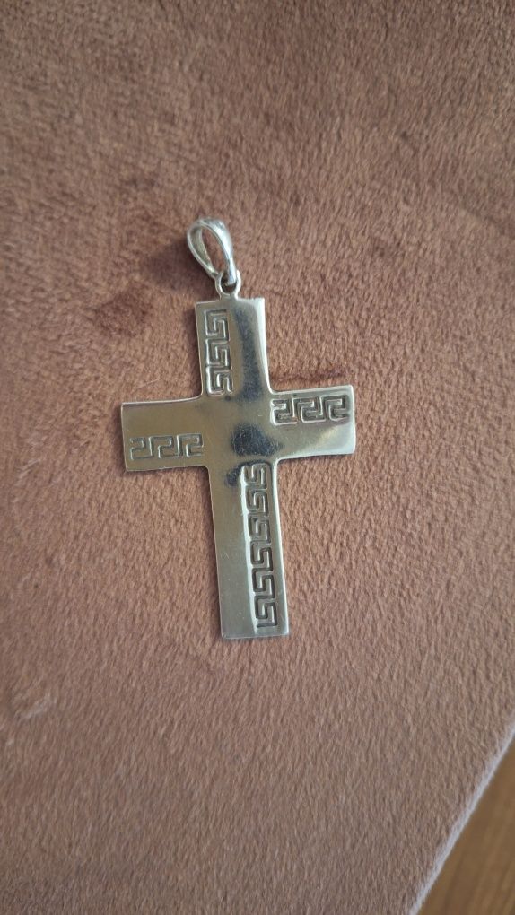 Vând cruciulițe argint.