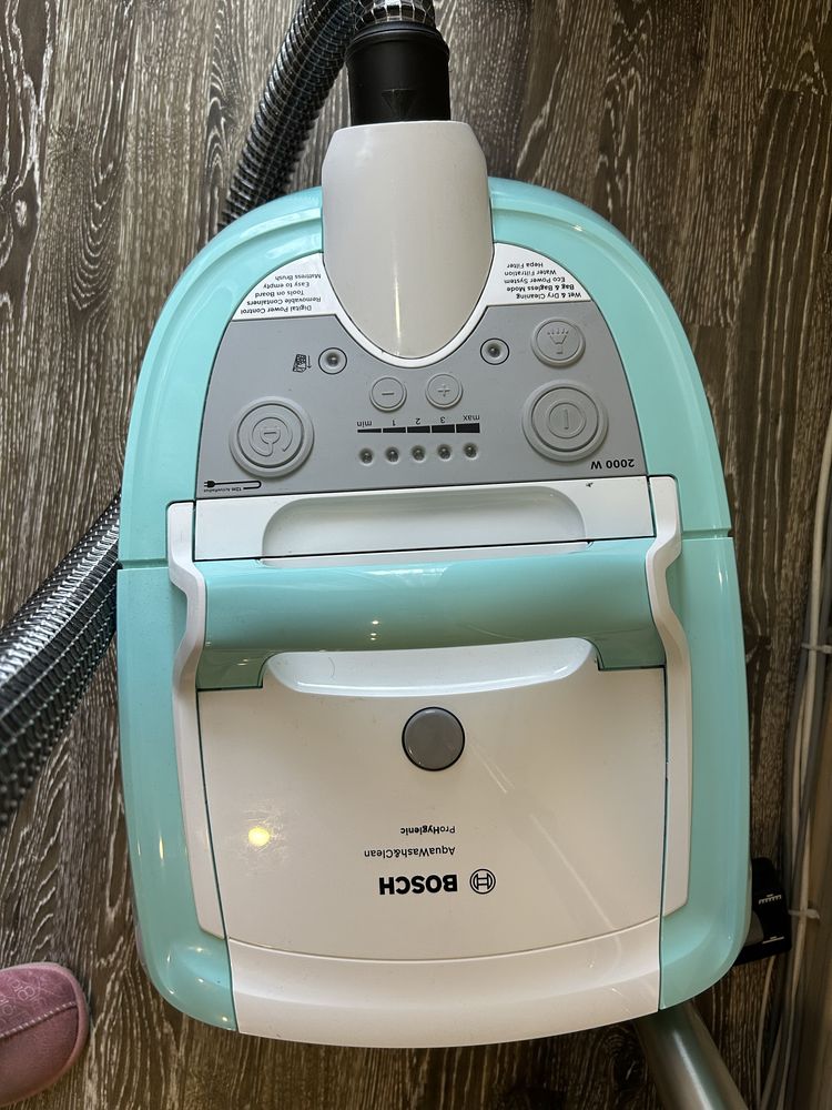Прахосмукачка Bosch BWD420HYG