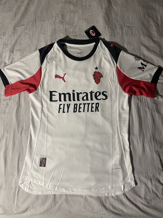 Чисто нови футболни тениски!