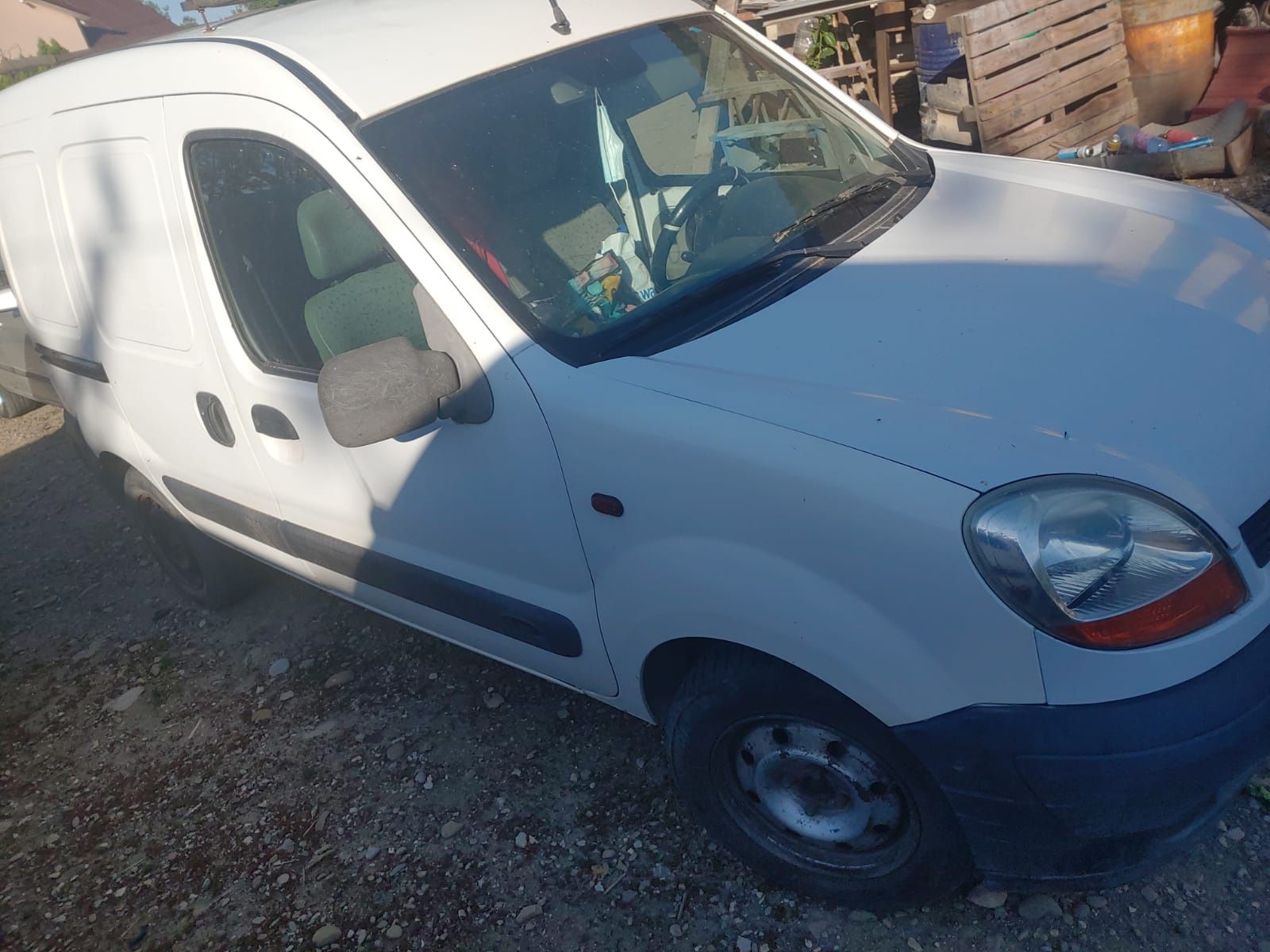 Vând autoutilitara Renault Kangoo, 1.9, motorina, utilizat casnic.