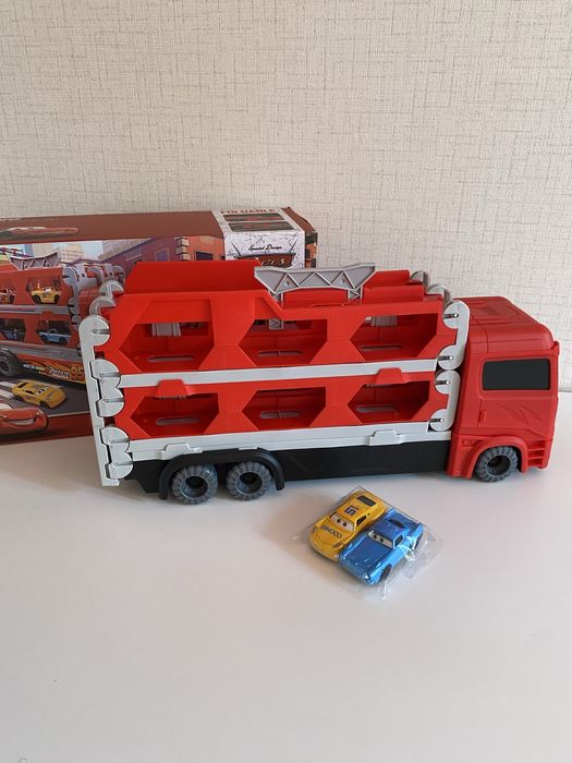 Колички, автовоз, куфарче, писта, паркинг, Макуин, McQueen, Cars