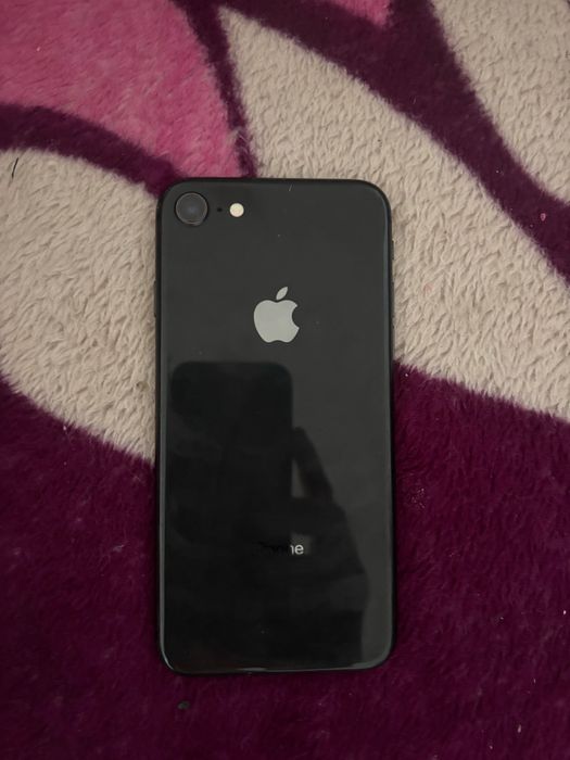 vand iphone 8 impecabil 64GB