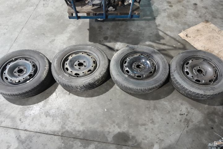 Jante tabla cu anvelope 14 - set 165/70 R14 Skoda Fabia 6Y [1999 - 20