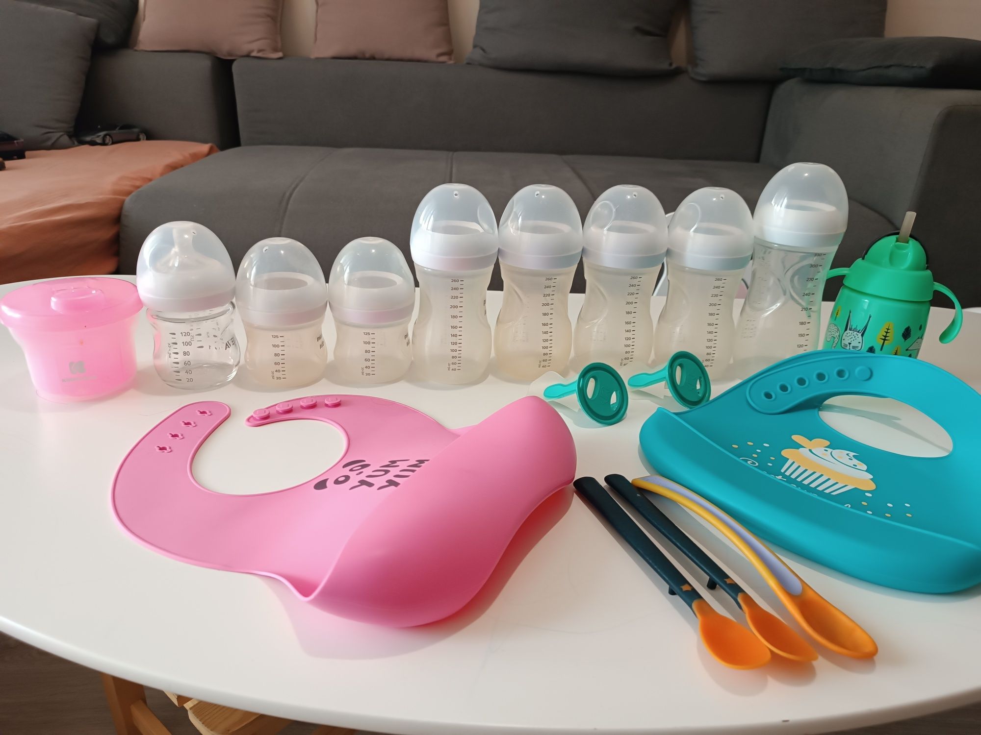 Шишета Philips Aven,чаша със сламка Tommee Tippee+Лигавник от Маймунче