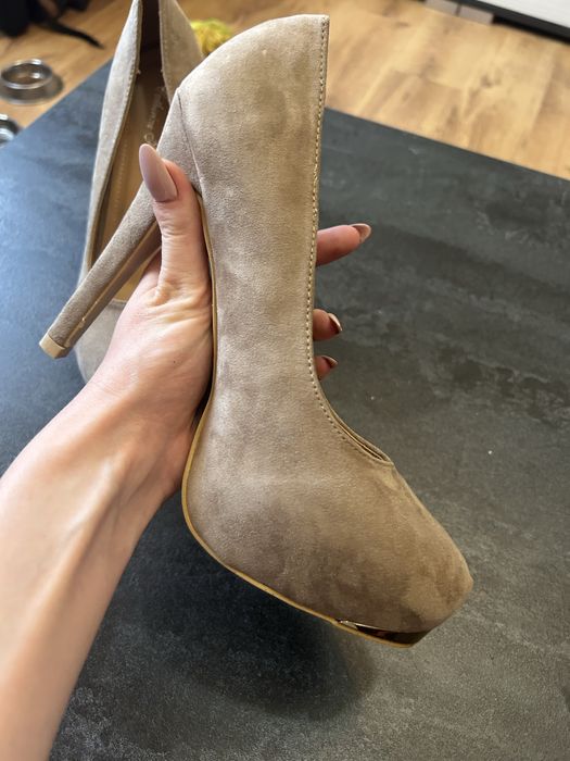 Pantofi cu toc inalt marimea 39