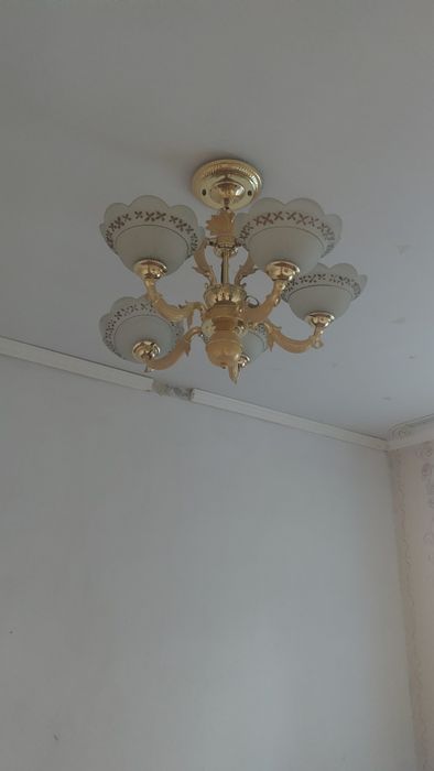 Продается люстра