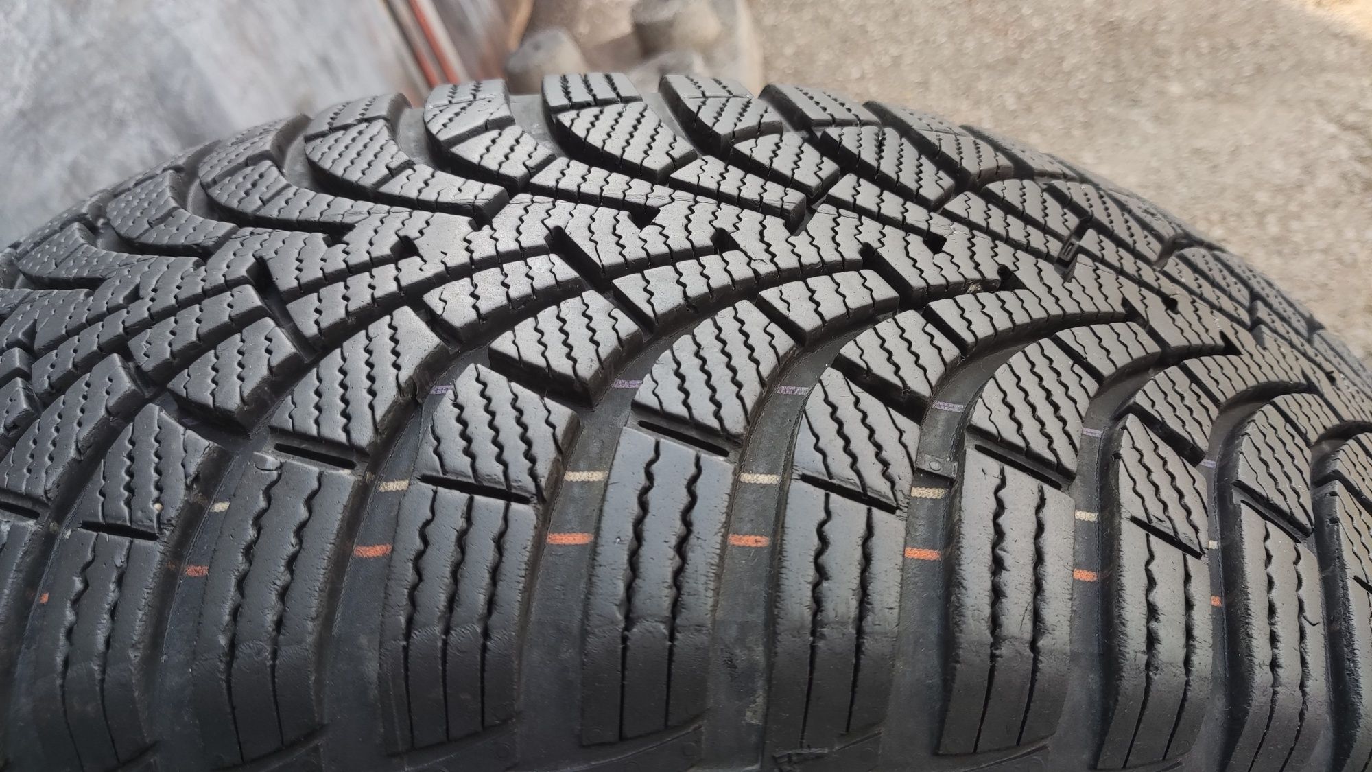 4бр. зимни гуми 205/55/16 GoodYear Ultra Grip 
dot22
8mm
Добро състоян