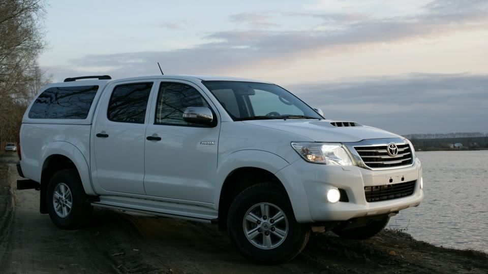 Toyota Hilux.         .