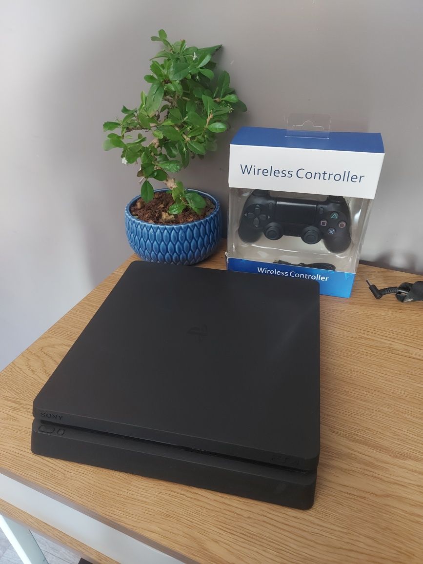 Плейстейшън 4 Slim 1tb с чисто нов джойстик