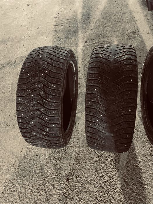 Продам шипованую резину. Шипы не все