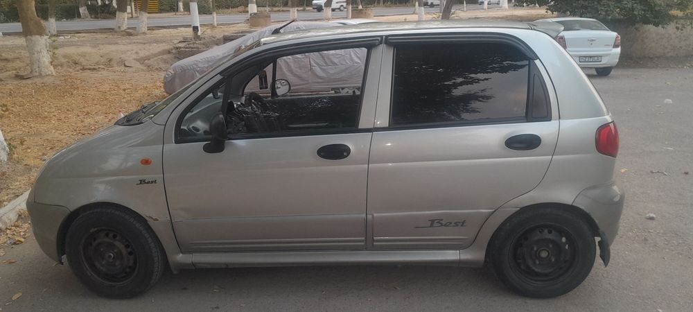 Mator qilingan.  Pulti bor 4 ta eshik shumka qilingan