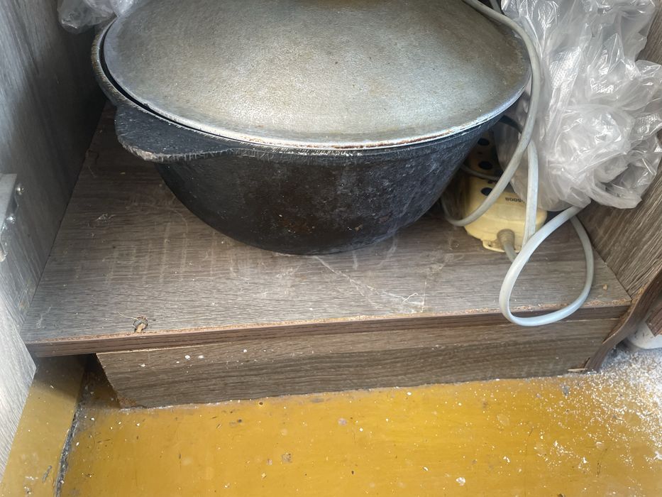 Продам казан и кастрюли. Б/у
