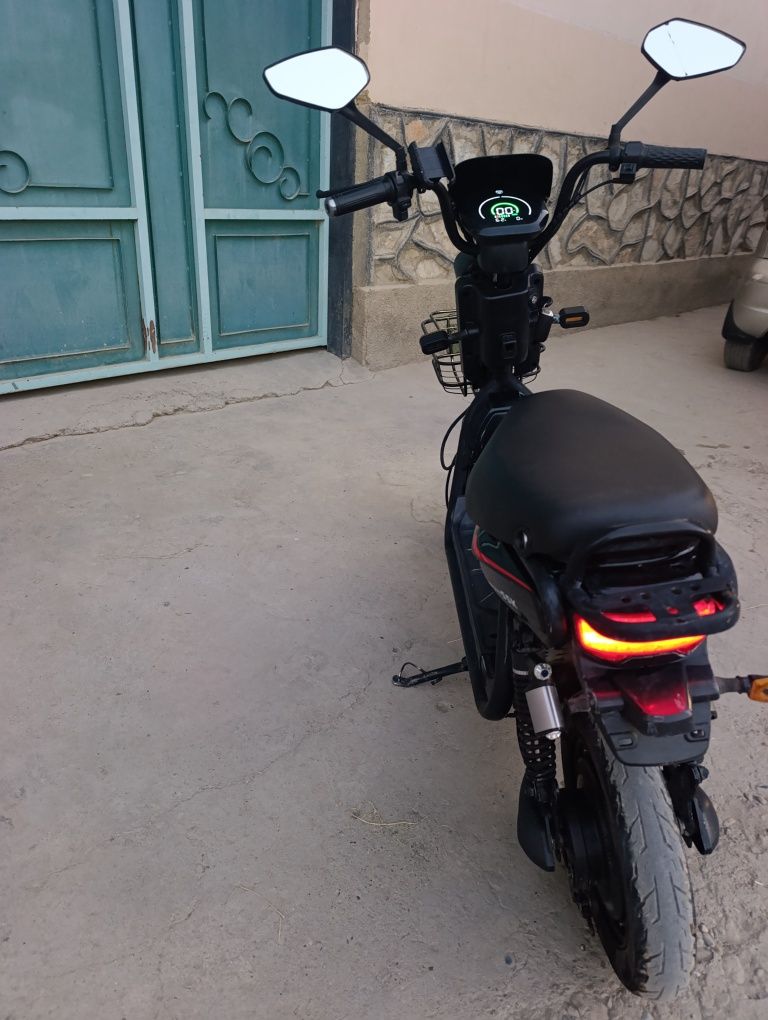 Sukutir sotiladi holati idiyal holatda bitta zaryad bilan 60 km yuradi
