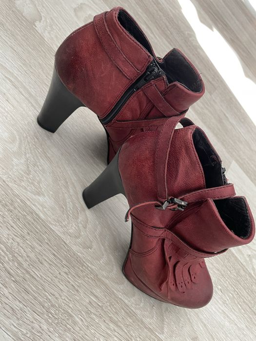 Pantofi cu toc înalt