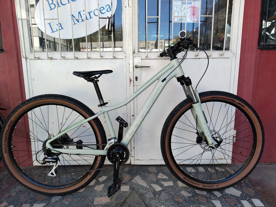 Bicicleta sport Cube de 27,5