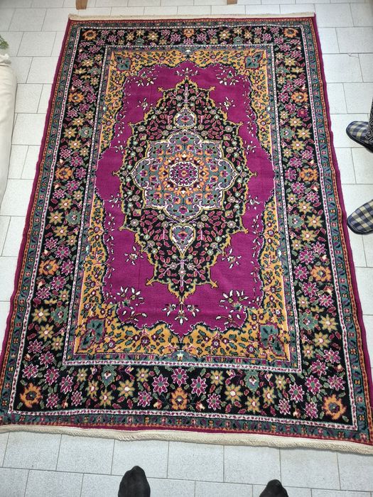 Персийски лилав килим