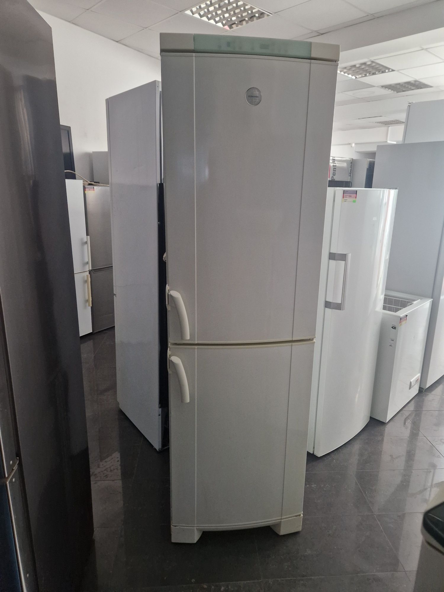 Хладилник с Фризер Electrolux 400 литра А+