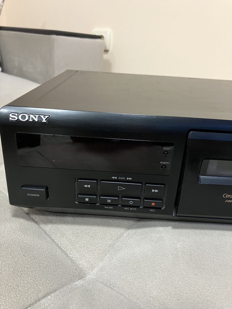 Продавам дек Sony TC-KE 300