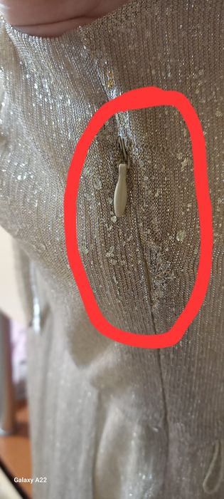 Rochie aurie cu curea.