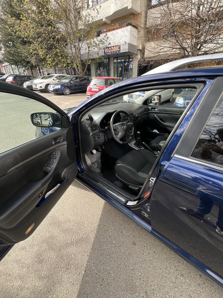 Vand Toyota Avensis 2.0 VVT-i 147CP