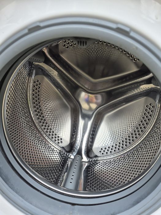 Mașină de spălat rufe BEKO cuvă defectă