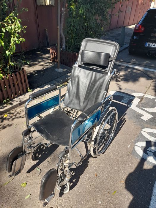 Vând scaun cu rotile pentru persoanele cu dizabilități