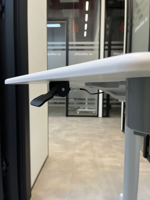 Компьютерный стол для ноутбука