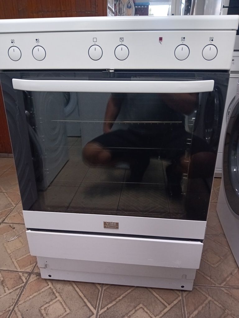 Свободно стояща печка с керамичен плот VOSS Electrolux 2 год.Гаранциия