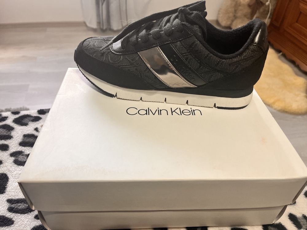 Calvin Klein nr 37 in stare excelenta