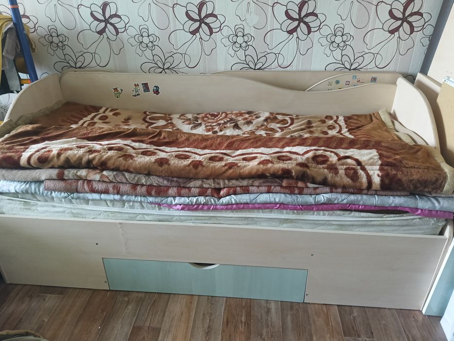 Плед двуспальный, приятной расцветки