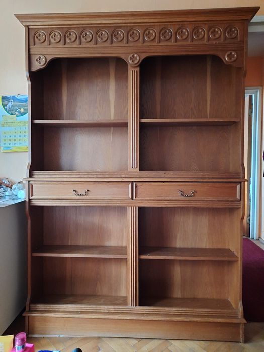 Bar din lemn masiv gravat