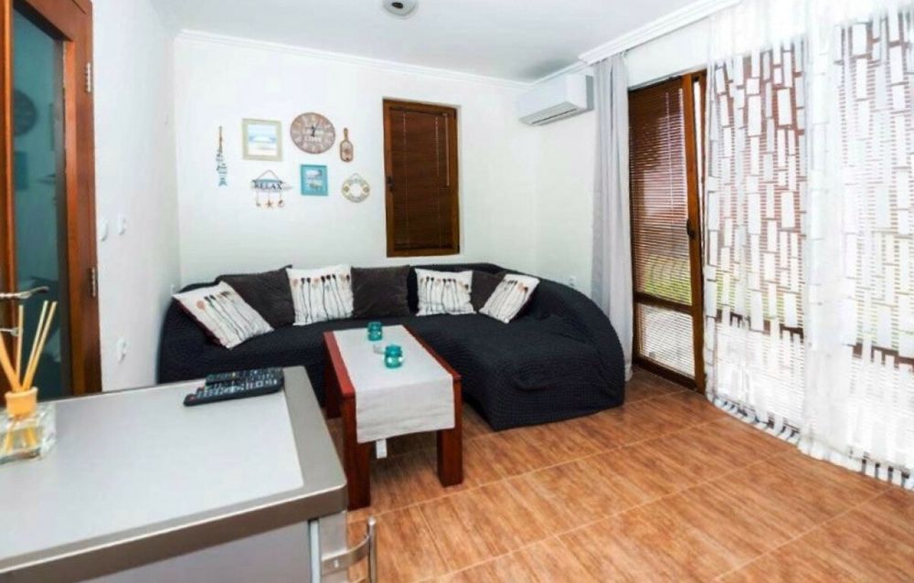 Две бутикови къщи в гр. Созопол. Продават се заедно.