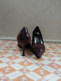 Туфли женские (размер 39, на узкую ножку)