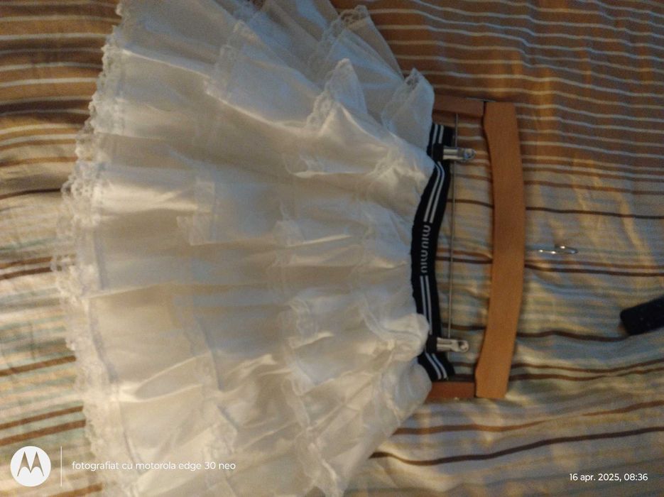 Fusta a'la Carrie Bradshaw, mini, alba