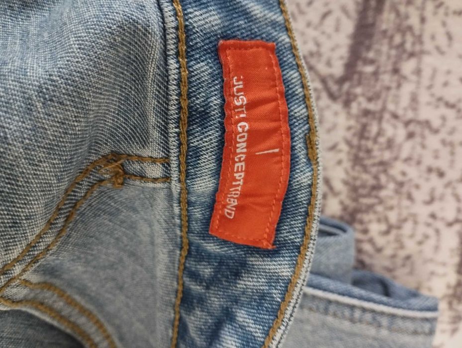 Мужские джинсы в идеальном состоянии