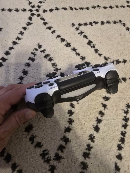 Maneta PlayStation 4 + doc incarcare