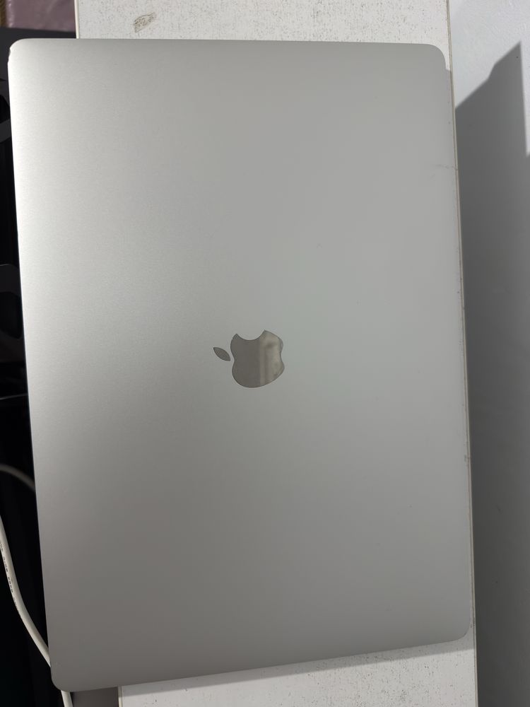 Macbook Pro 2019/i7/16/256/4Gb GPU