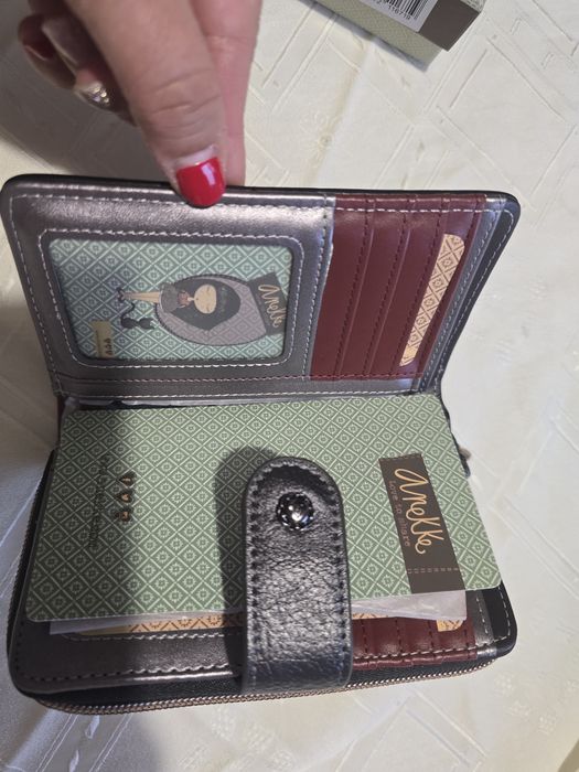 Ново дамско портмоне Анеке