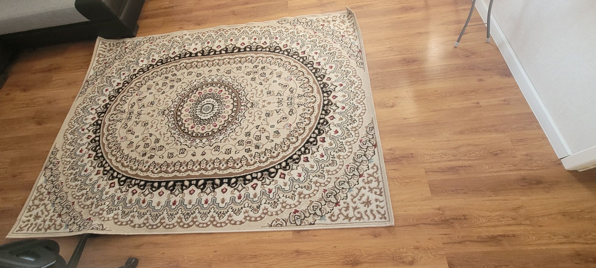 Продается ковёр 180×250