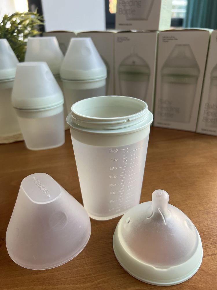 Vand 4 Biberoane Premium din Silicon + Tetine Extra (Noi sunt 165 Lei)