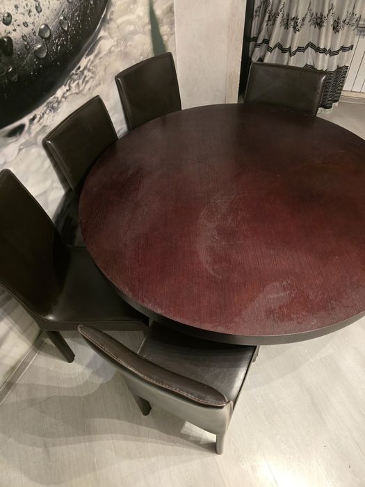Стол круглый дерево и 6 кожаных стульев