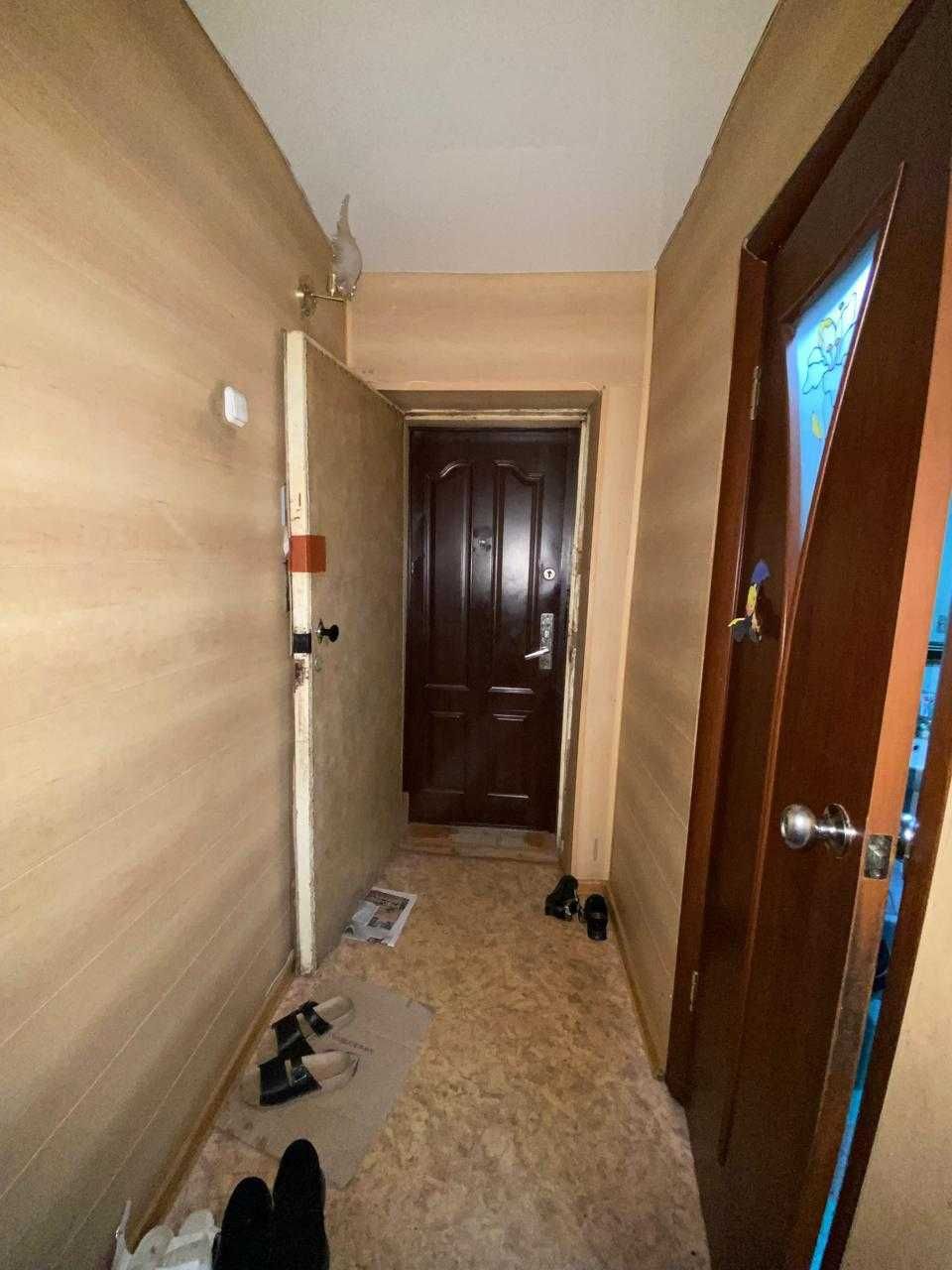 Продам 3-комнатную квартиру 12-микр. Не в залоге!!! 3-этаж.