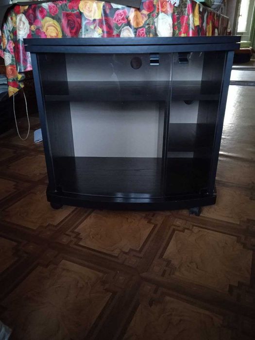 Чёрная тумба производство чехия,  деревяная , в хорош сост