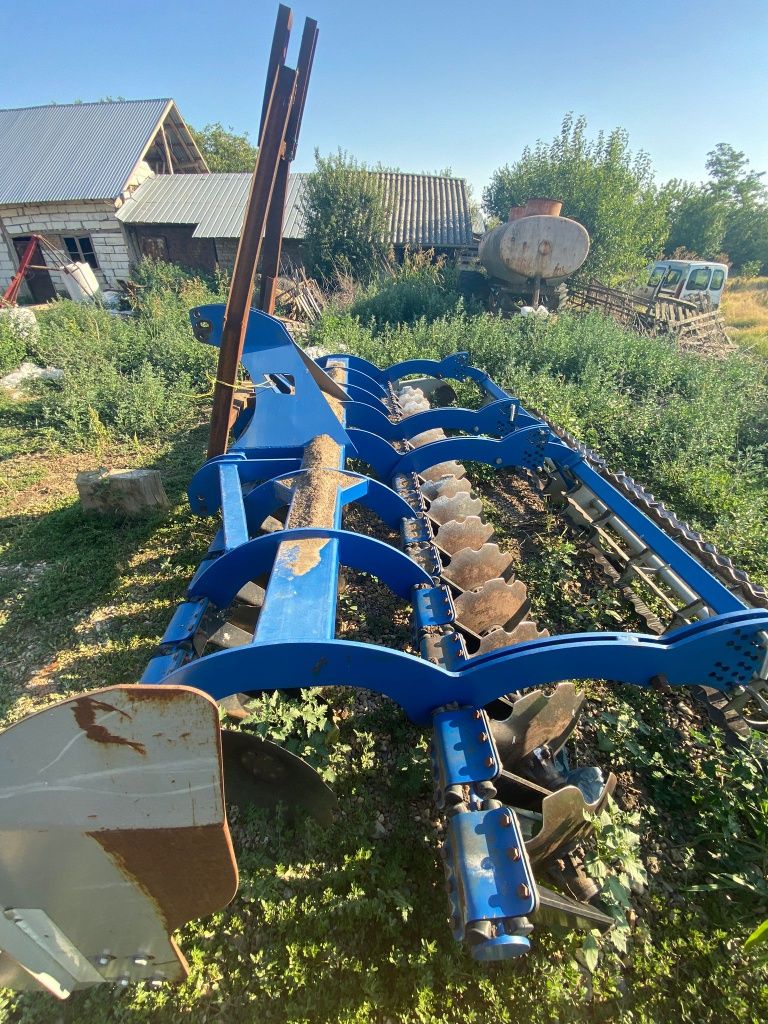 Vând tractor steyr și case magnum