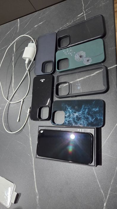 Iphone 13 pro 128G impecabil, incarcator original, cablu si 6 huse