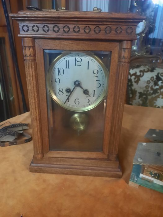 Pendula de birou functionala,carcasa bună,geamuri fatetate